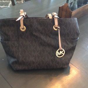 Micheal Kors purse